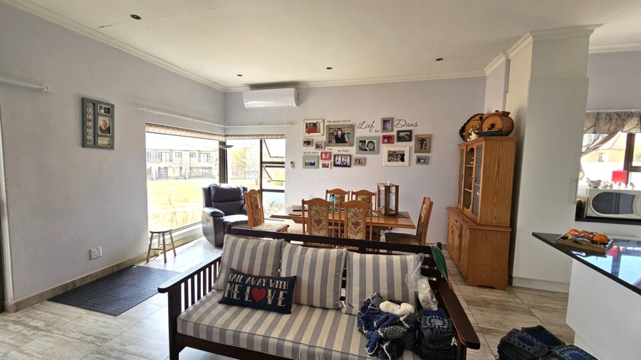 3 Bedroom Property for Sale in Gateway Manor North West